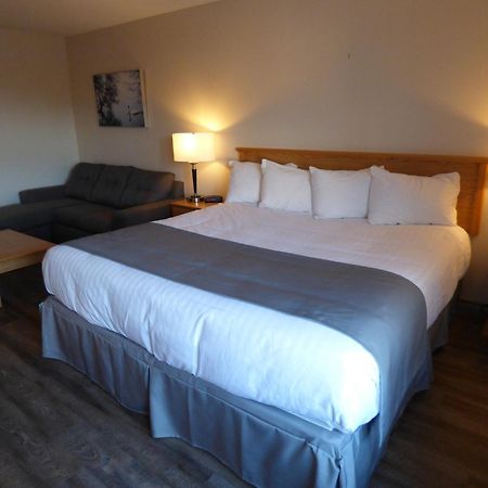 Chateau Logue Hotel Maniwaki Экстерьер фото