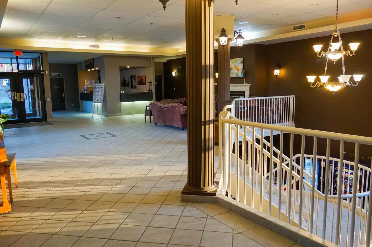 Chateau Logue Hotel Maniwaki Экстерьер фото