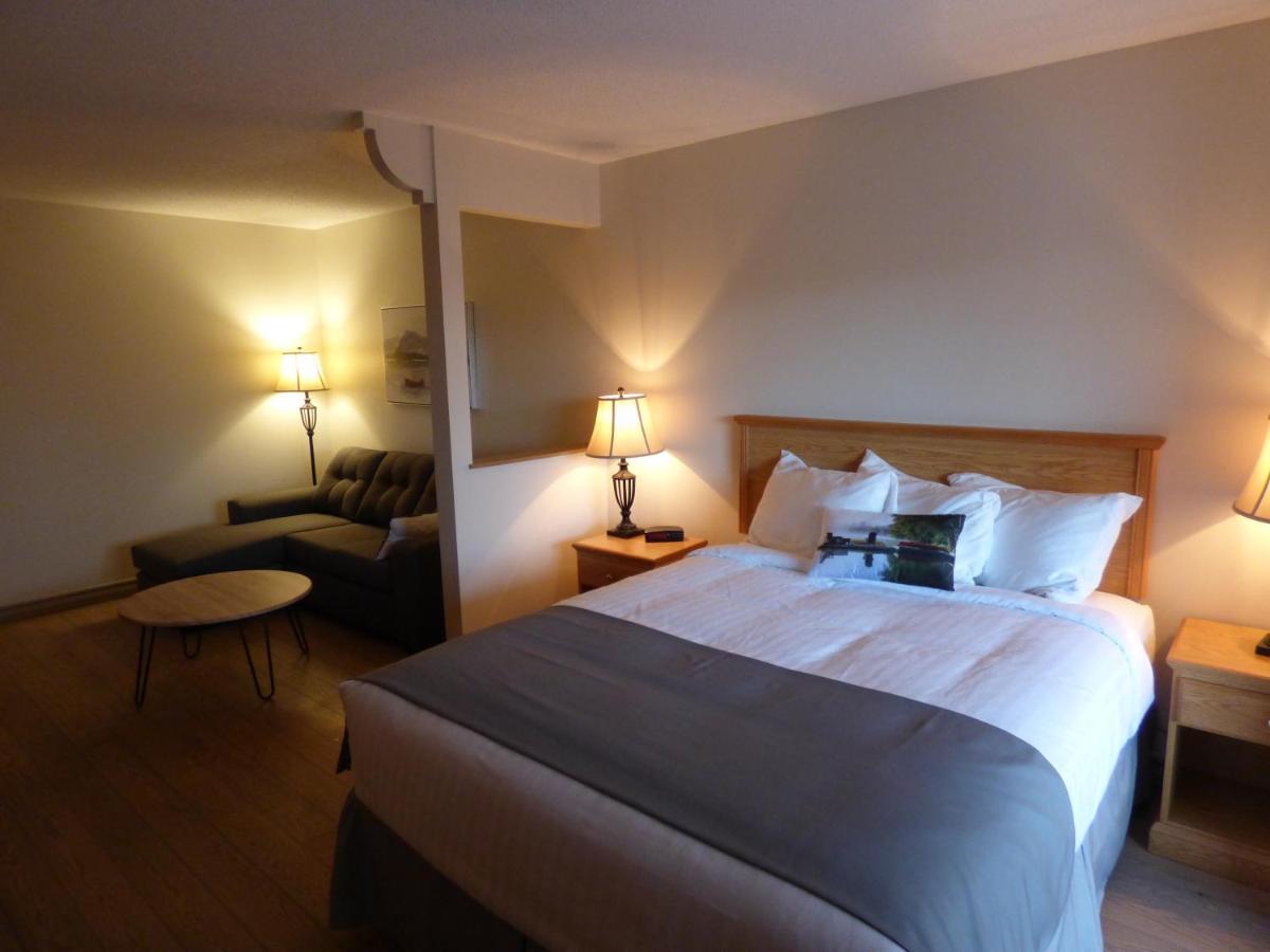 Chateau Logue Hotel Maniwaki Экстерьер фото