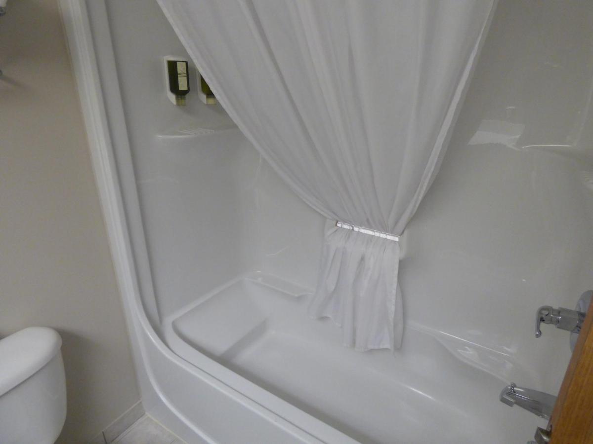 Chateau Logue Hotel Maniwaki Экстерьер фото