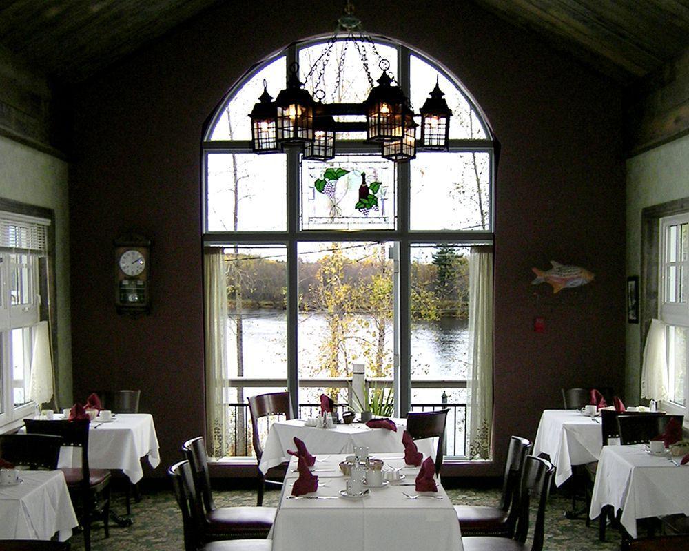 Chateau Logue Hotel Maniwaki Экстерьер фото