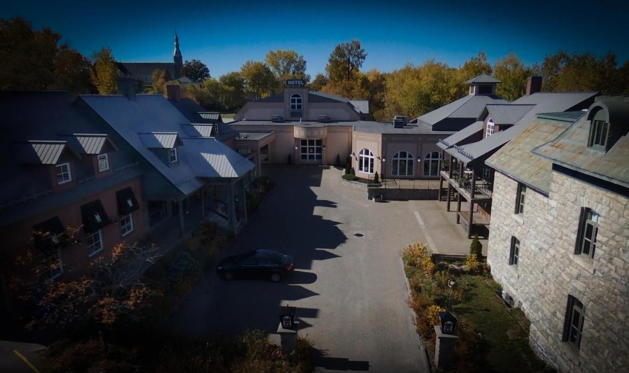 Chateau Logue Hotel Maniwaki Экстерьер фото