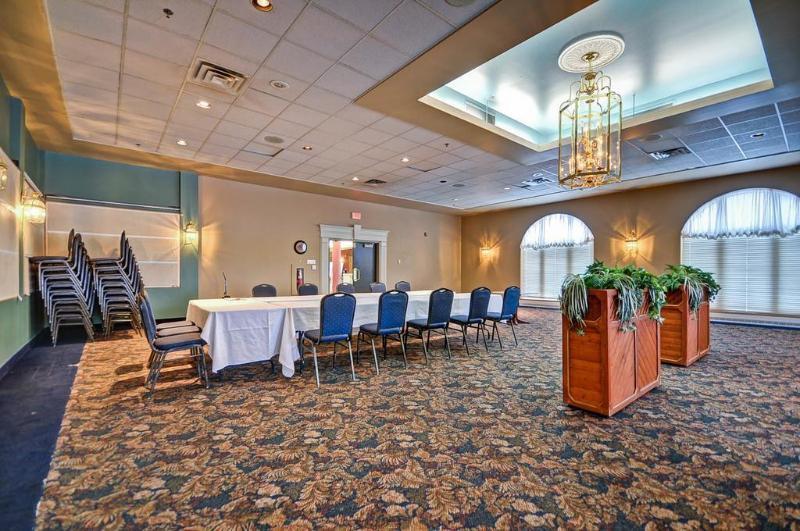 Chateau Logue Hotel Maniwaki Экстерьер фото