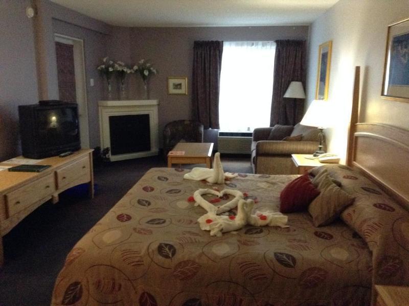 Chateau Logue Hotel Maniwaki Экстерьер фото